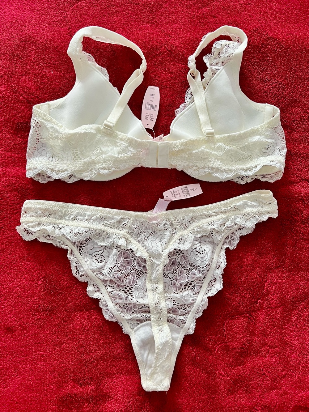 Victoria’s Secret White Lace Bra & Thong Set 38C L NWT Floral - Picture 3 of 3